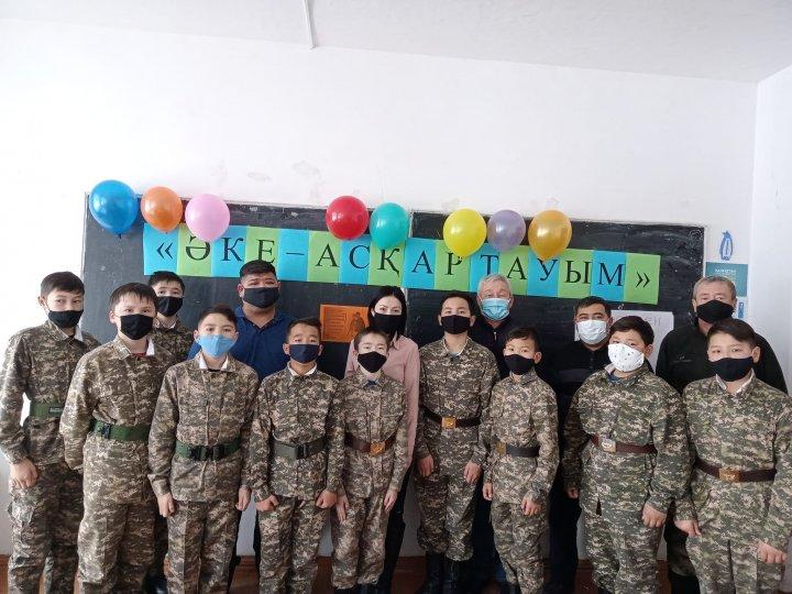 7"А"- сынып оқушыларының  "Әке- асқар тауым" тақырыбында дайындаған  ұл балаларға әкелер мектебінің үлгі - өнеге , ақыл- кеңесі тыңдалды.